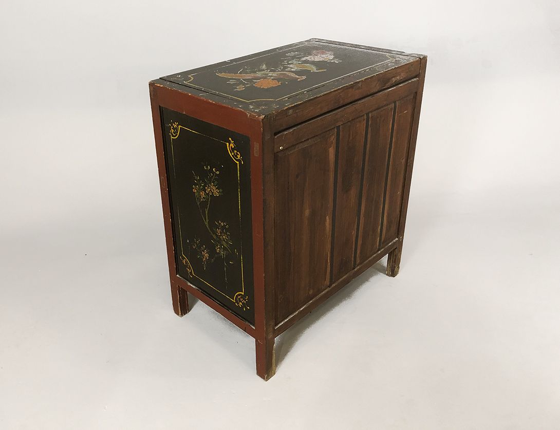 Foto Chinese Highboard for Drinks with Ornaments Germany 1900