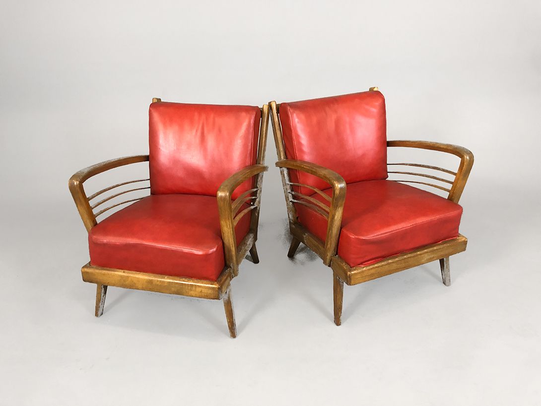 Foto Red Armchair with Wooden Frame