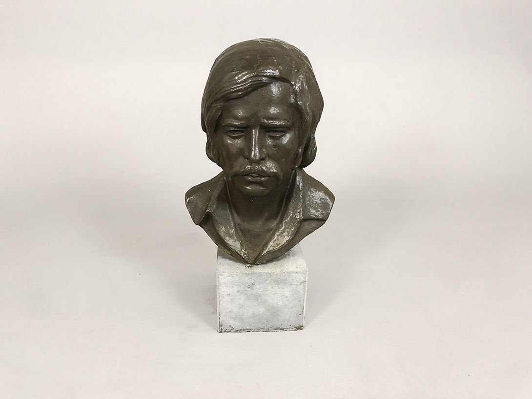 Foto Metal Bust with Stone Base