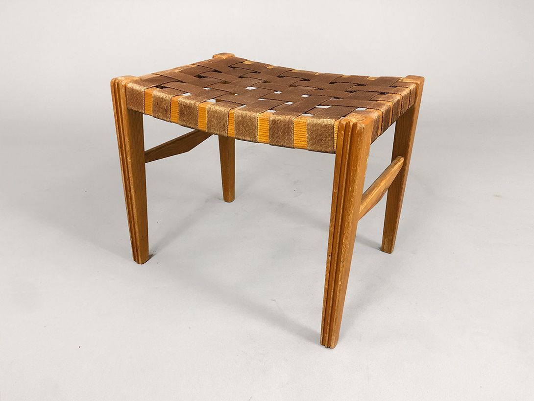 Foto Wooden Stool with Woven Seat