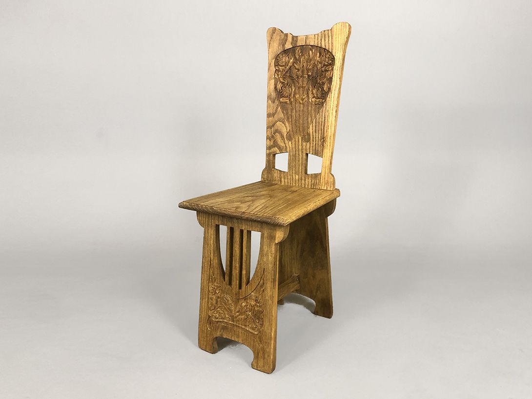Foto Fantastic Art Nouveau Chair with Carvings