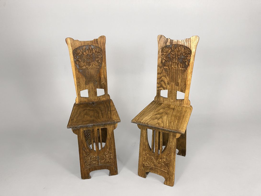 Foto Fantastic Art Nouveau Chair with Carvings