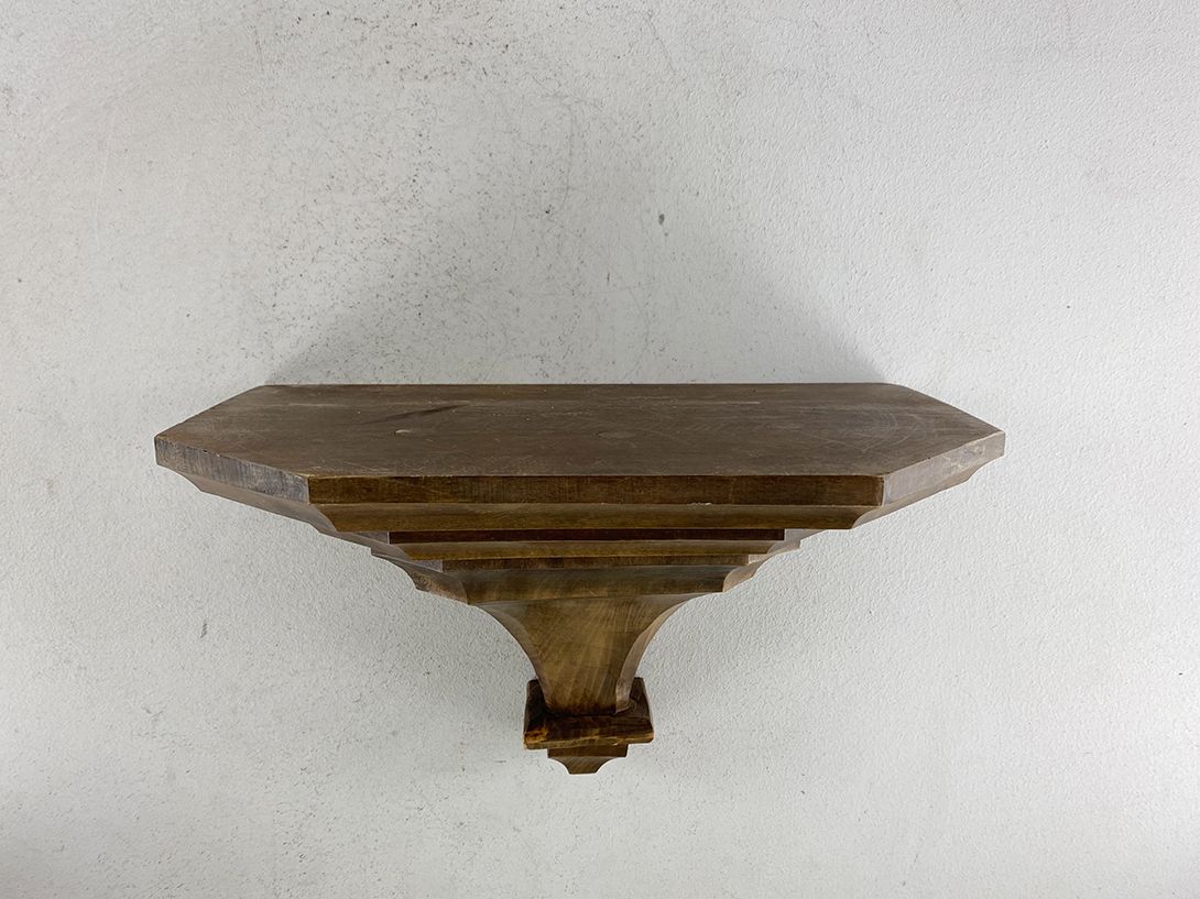 Foto Massive Wooden Wall Shelf