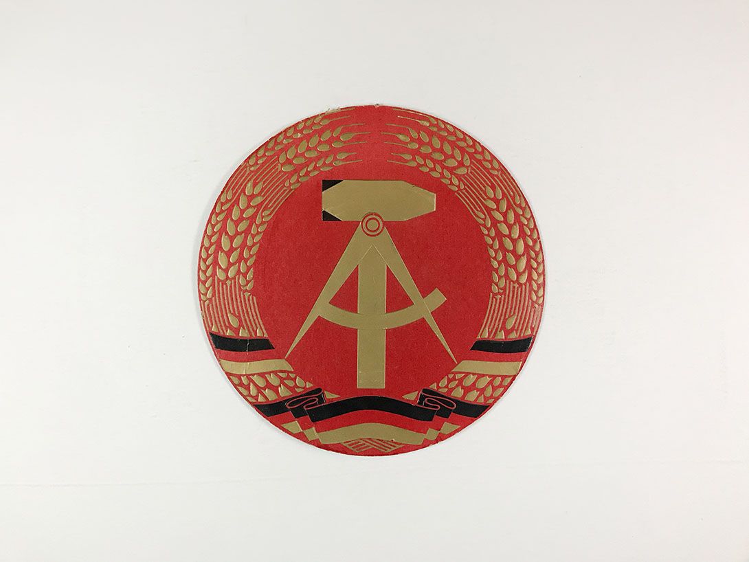 Foto National Emblem of the GDR 19B16