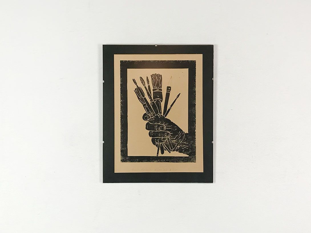 Foto Print of a Hand Holding Paintbrushes 13B11