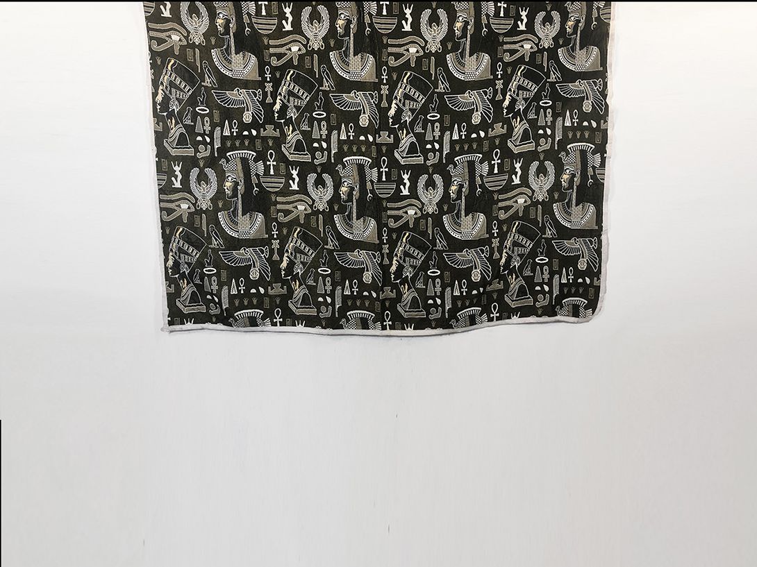 Foto Black and White Bedspread with Profiles of Nofretete and Kleopatra
