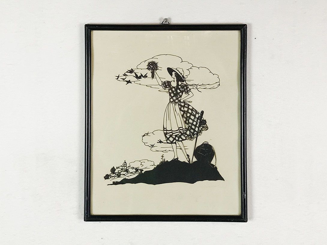 Foto Paper Cut of a traveling Woman 26C10