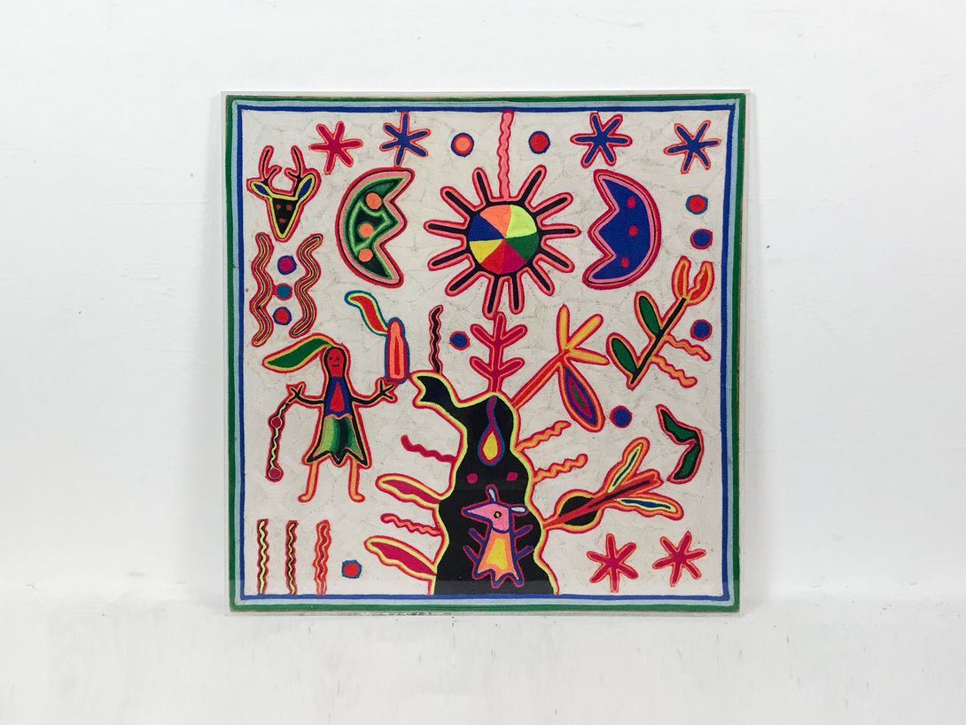 Foto White Embroidery Artwork, South America 37A15