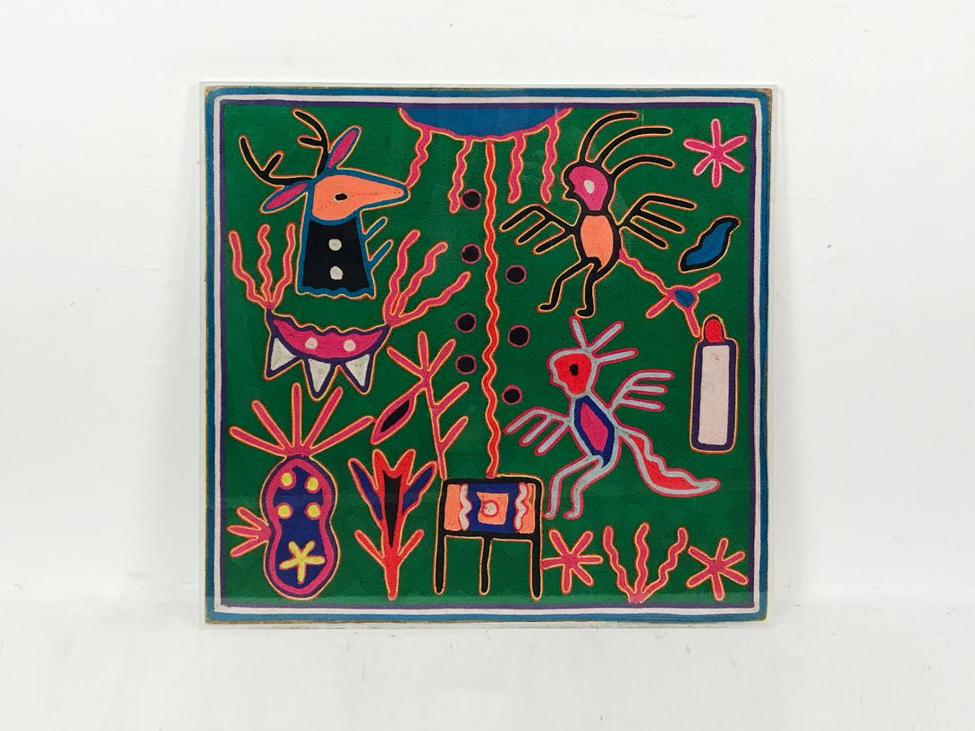 Foto Green Embroidery Artwork, South America 37A13