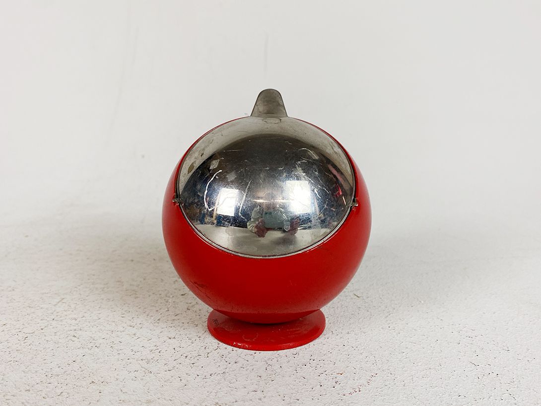 Foto Round Red Ashtray h11x10