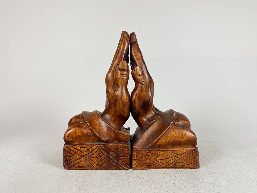 Foto Carved Wooden Hand Bookends