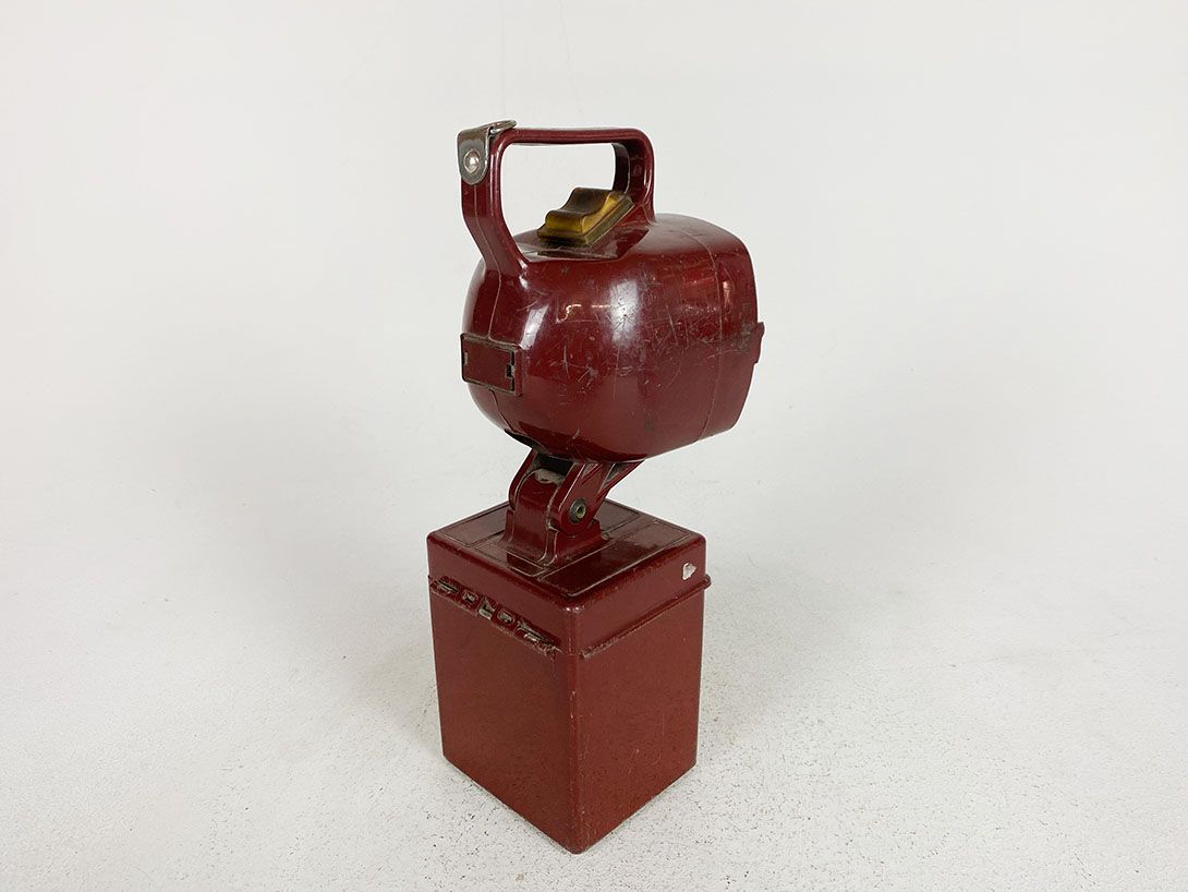 Foto Red Industrial Lamp with Handle h33