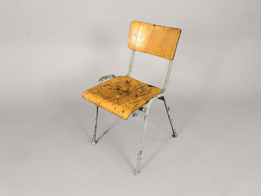 Foto Wooden Chair with Metal Frame