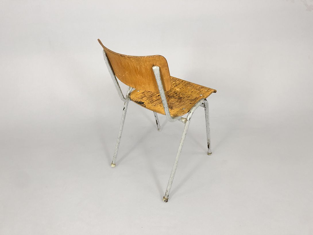 Foto Wooden Chair with Metal Frame