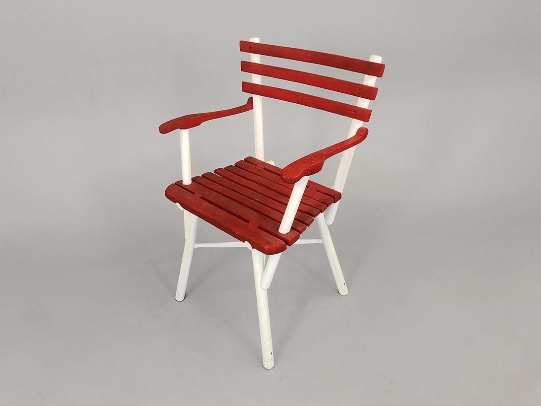Foto Wooden Red Garden Chair with White Frame
