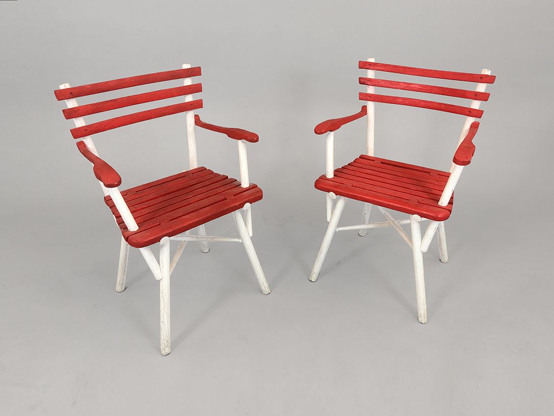 Foto Wooden Red Garden Chair with White Frame