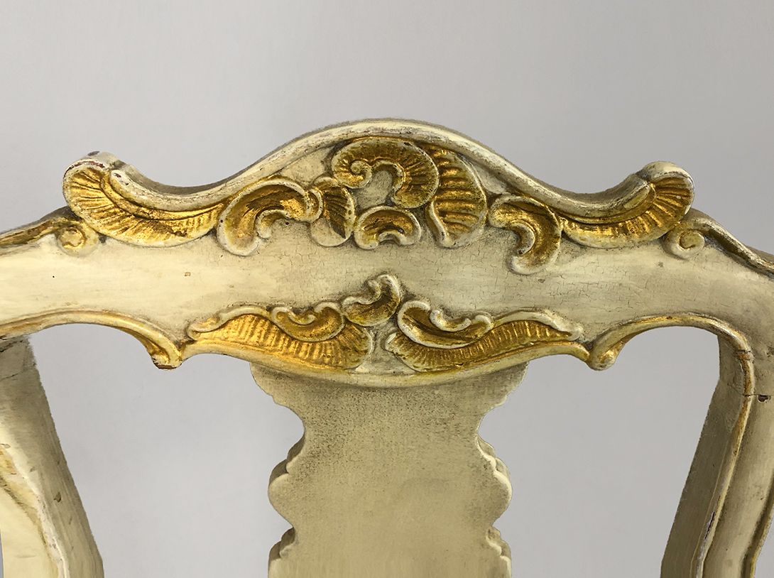 Foto Antique White Wooden Chair with Flowered Upholstery