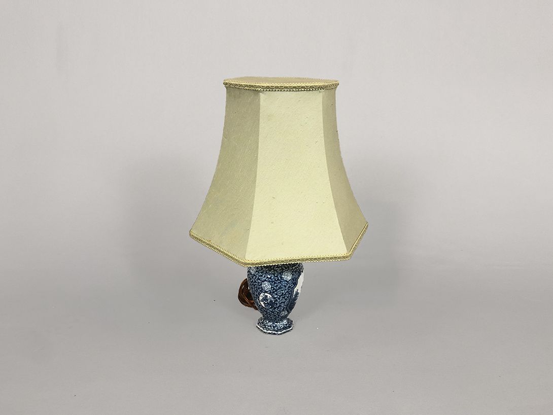 Foto Table Lamp with Light Shade and Blue Flowered Ceramic Stand h40 RF6