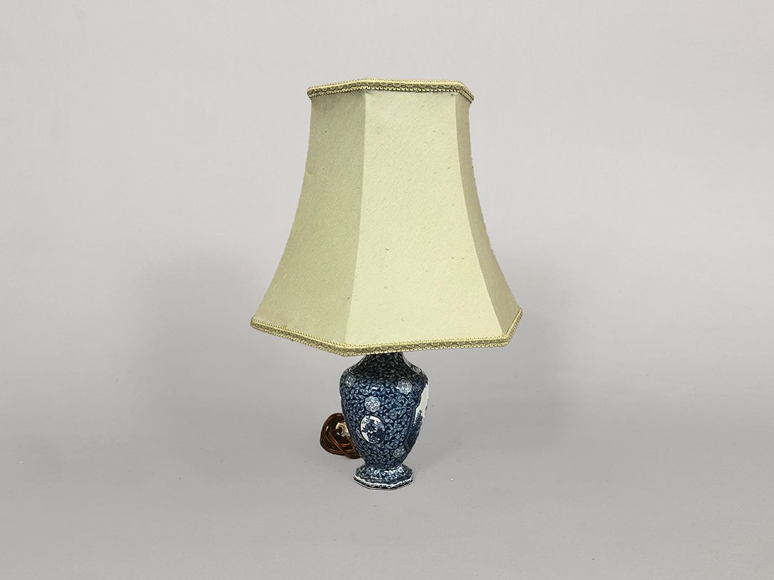 Foto Table Lamp with Light Shade and Blue Flowered Ceramic Stand h40 RF6