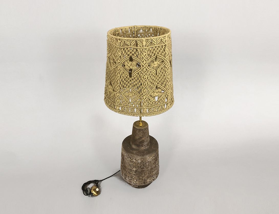 Foto Massive Stoneware Floor Lamp with Crochet Shade h105 B1+
