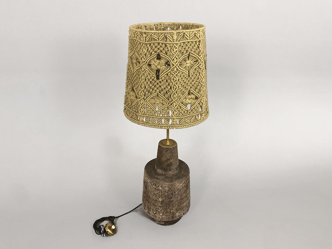 Foto Massive Stoneware Floor Lamp with Crochet Shade h105 B1+