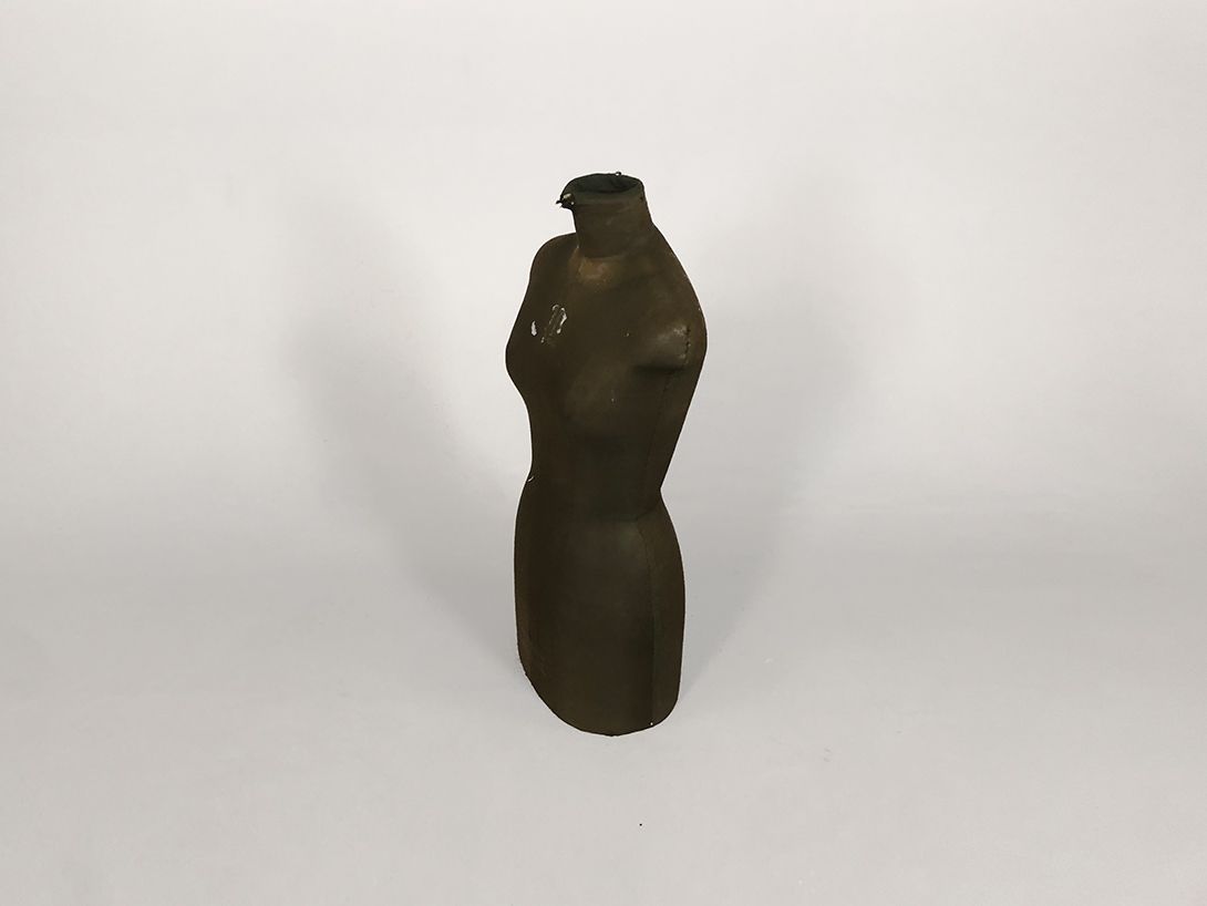 Foto Female Tailor Dummy with Hips