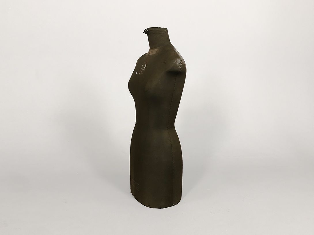 Foto Female Tailor Dummy with Hips