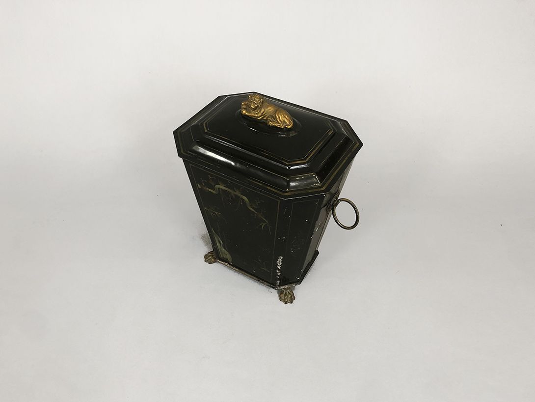 Foto Black Metal Container with Handles and Lid
