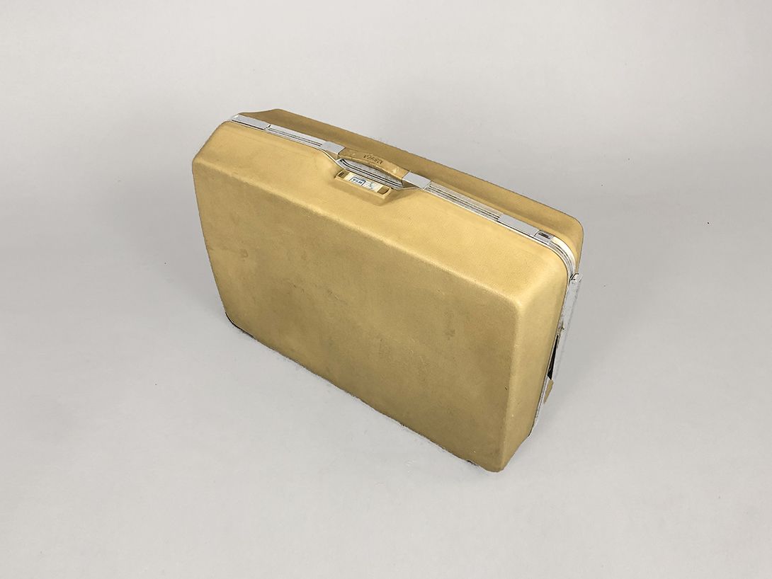 Foto Yellow Visa Suitcase