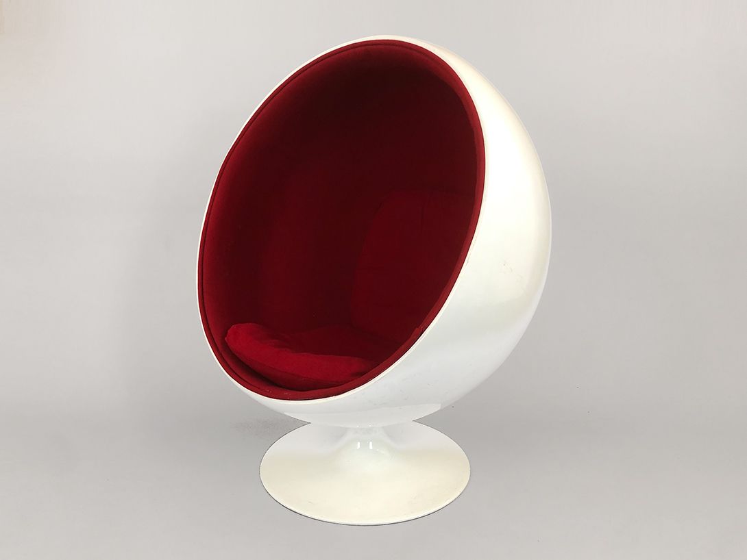Foto White Ball Chair with Red Upholstery