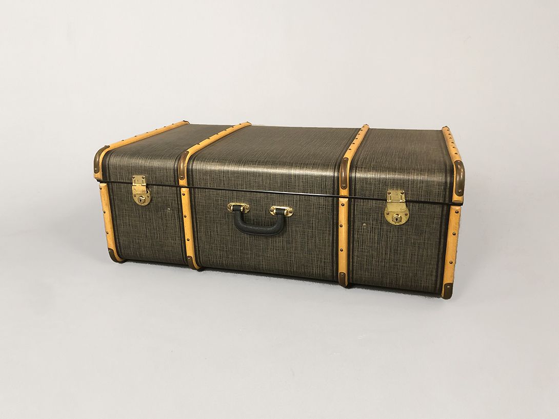 Foto Grey Wooden Suitcase