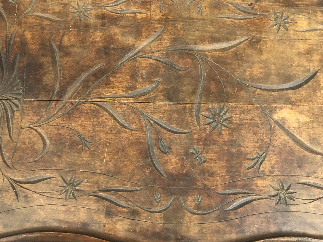 Foto Wooden Carved Tray