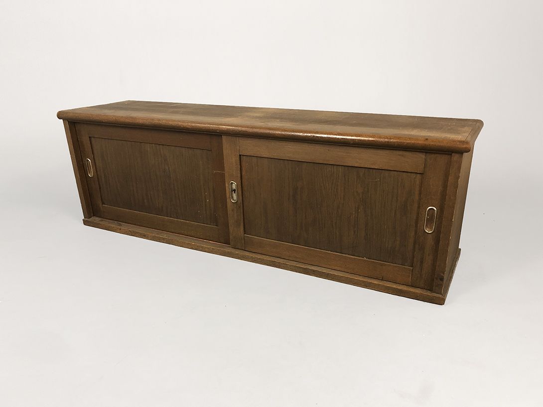 Foto Wooden Cabinet with Glass
