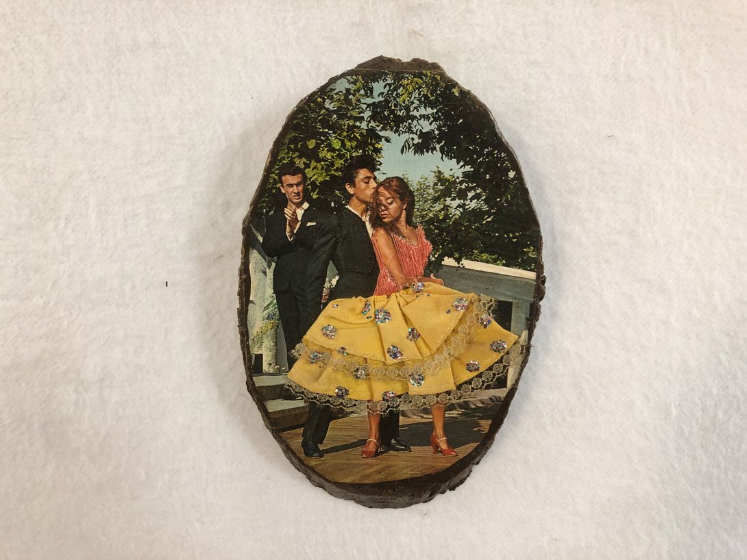 Foto Small Painting on Wood with Real Textile Skirt h17x12 17B13