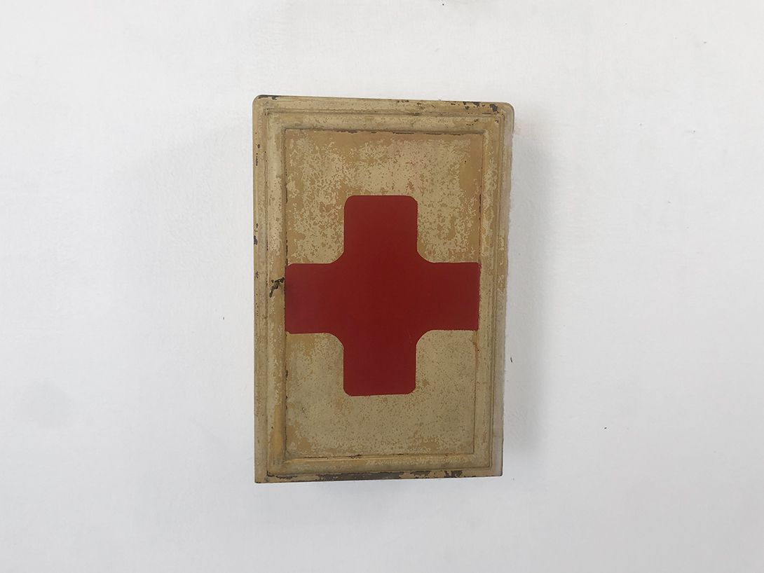 Foto Metal First Aid Box