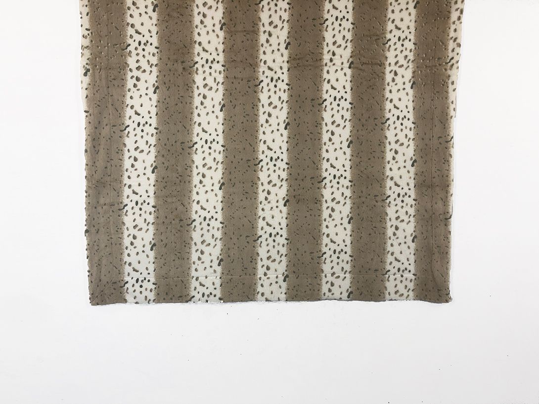 Foto Braun and White Striped an Pointed Blanket