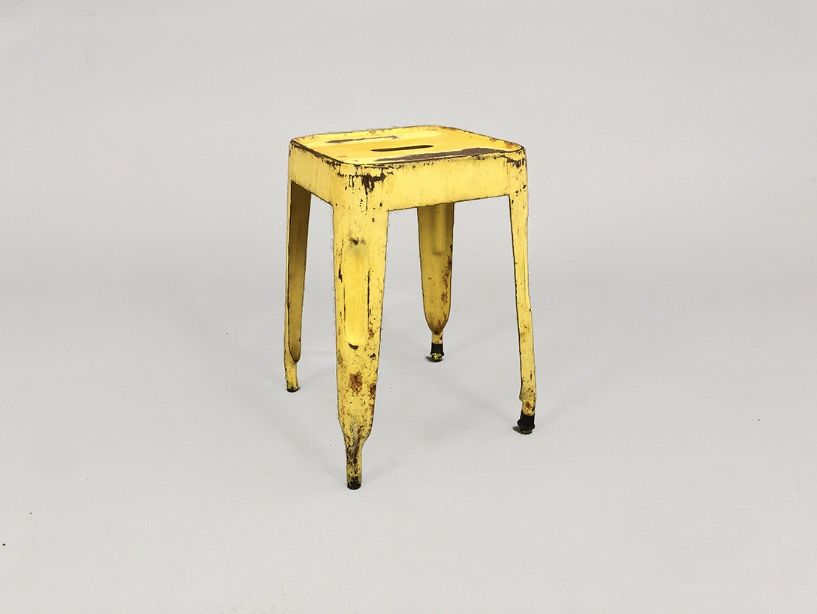 Foto Various Yellow Stackable Stools