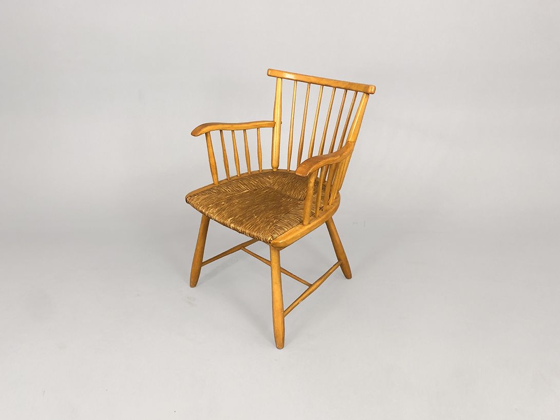 Foto Wooden Chair with Wicker Seat