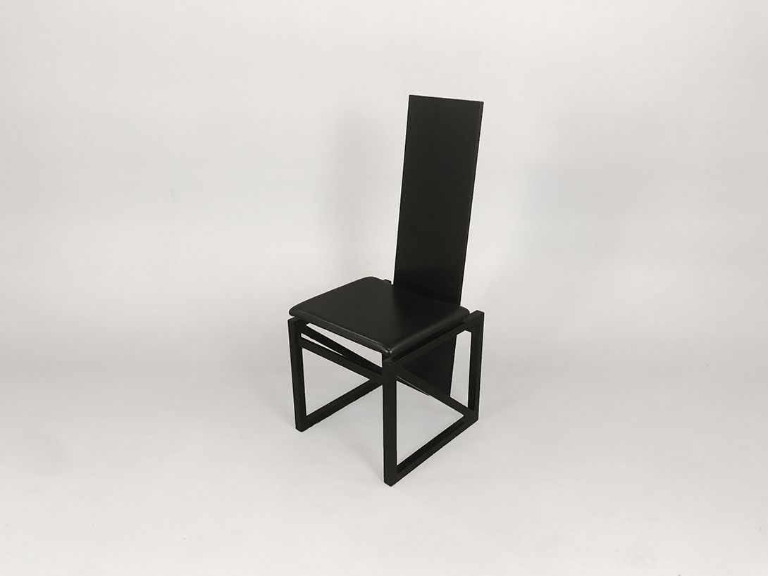Foto Wooden Black Chair with Leather Seat