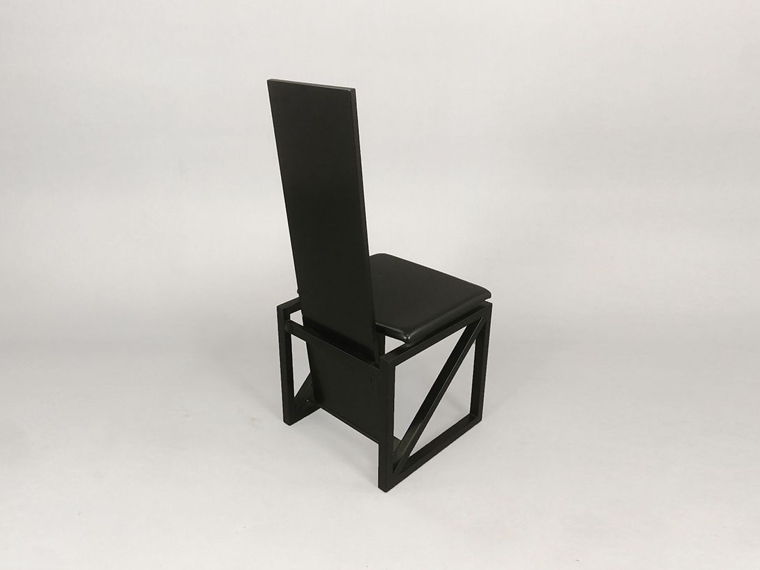 Foto Wooden Black Chair with Leather Seat