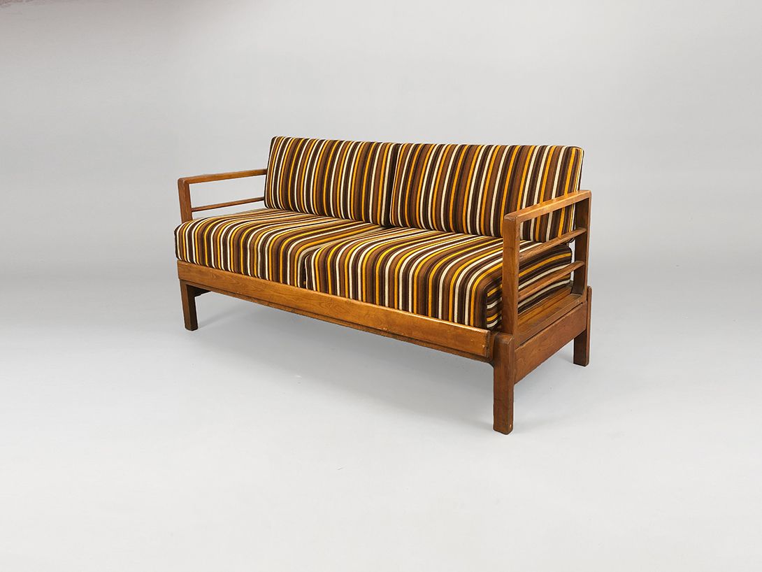 Foto Brown Striped Sofa