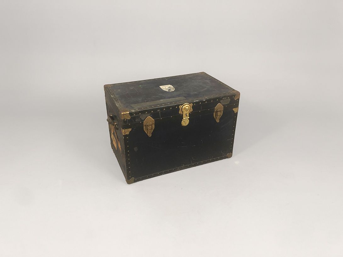 Foto Wooden Black Trunk