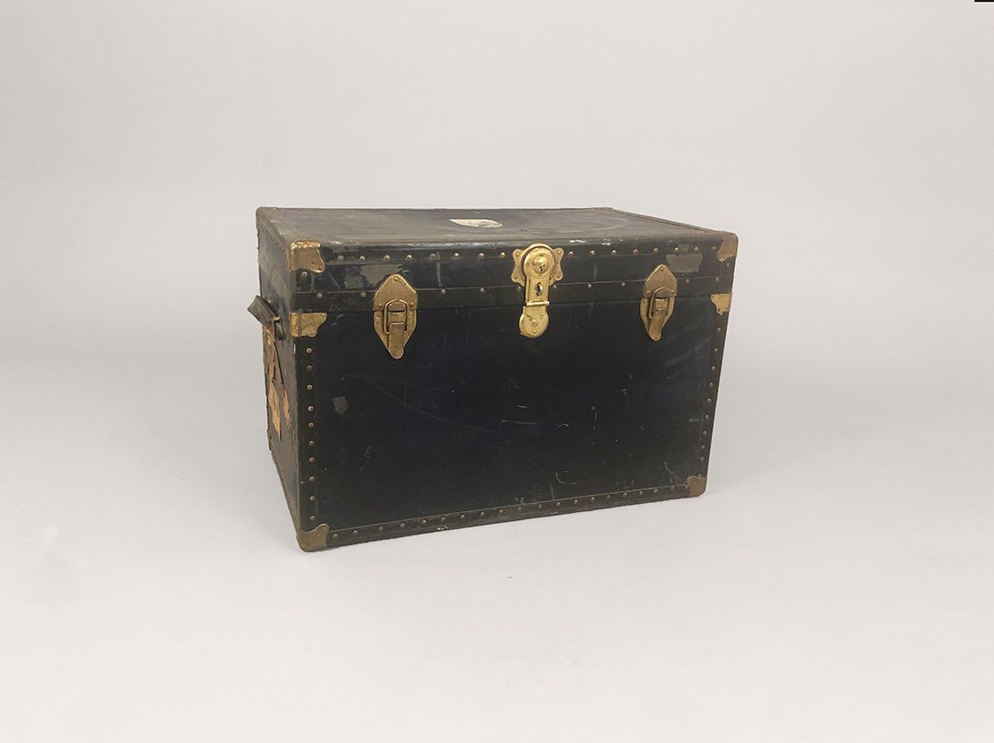 Foto Wooden Black Trunk