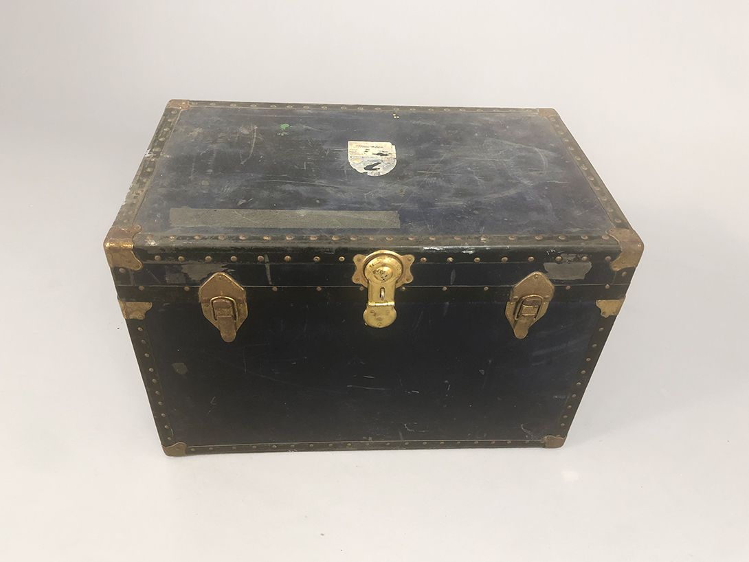 Foto Wooden Black Trunk