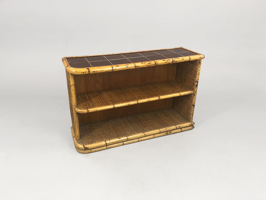 Foto Wicker Shelf with Tile Top