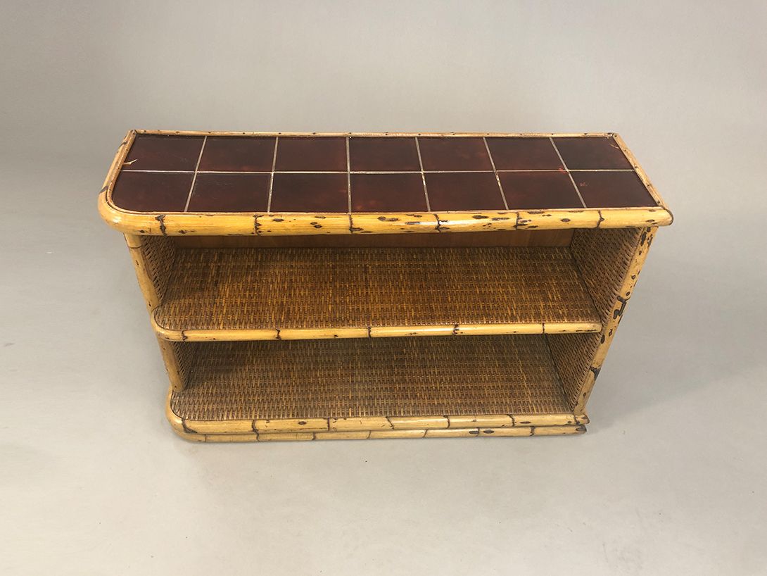 Foto Wicker Shelf with Tile Top