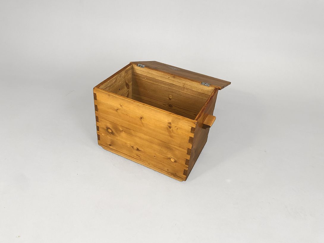 Foto Wooden Chest with Lid H46x61x41