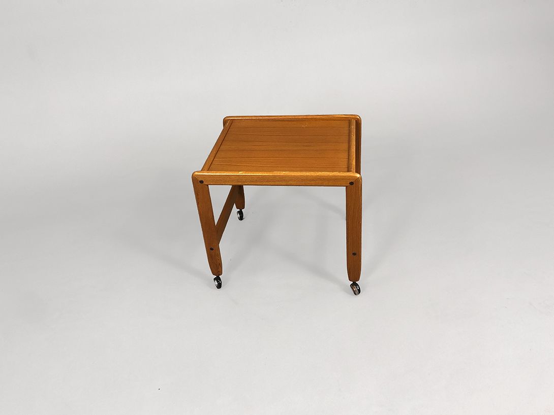 Foto Wooden Side Table on Wheels h46x50x40