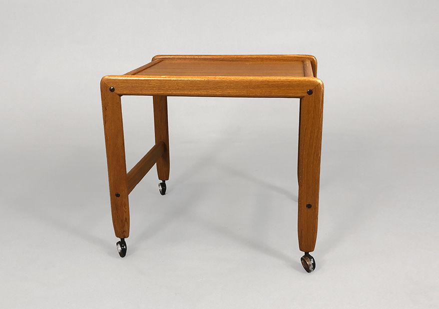 Foto Wooden Side Table on Wheels h46x50x40