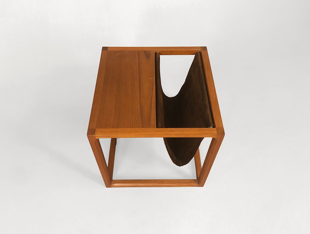 Foto Wooden Side Table with Newspaper Rack h45x44x44